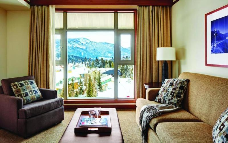 Pan Pacific Whistler Village Centre Стая снимка