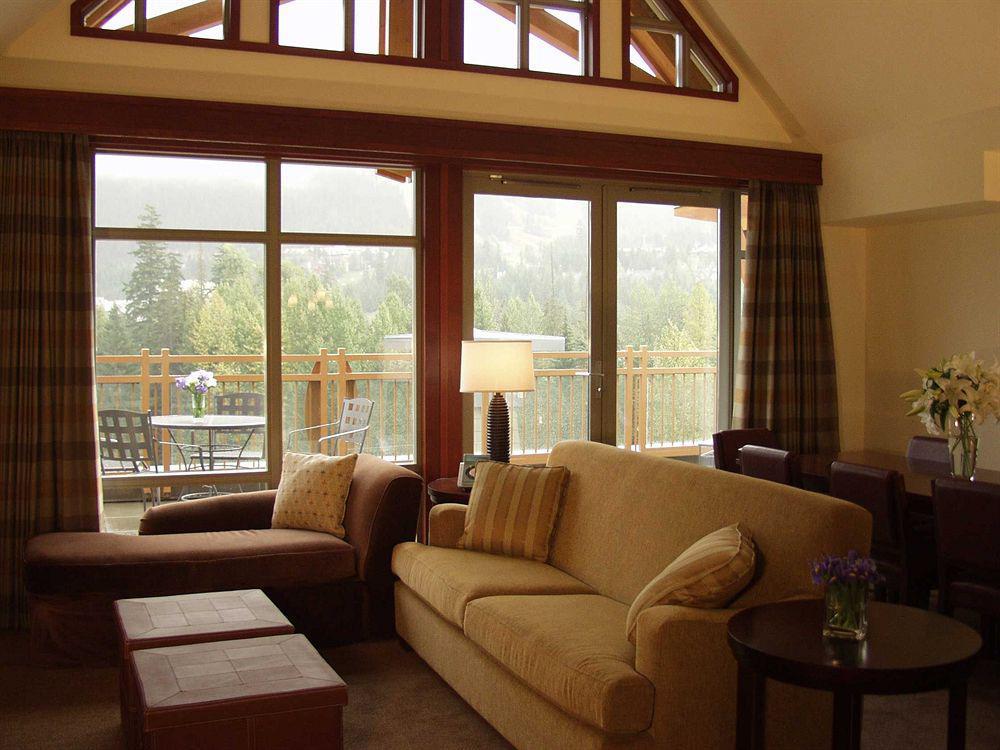 Pan Pacific Whistler Village Centre Стая снимка